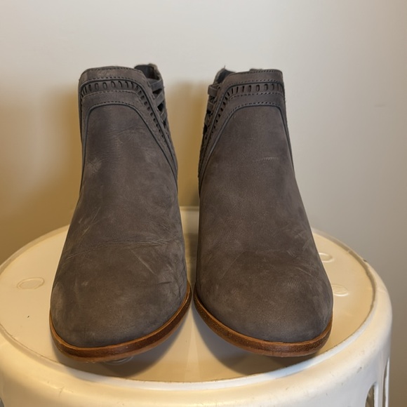 Vince Camuto ankle boot - Picture 2 of 7